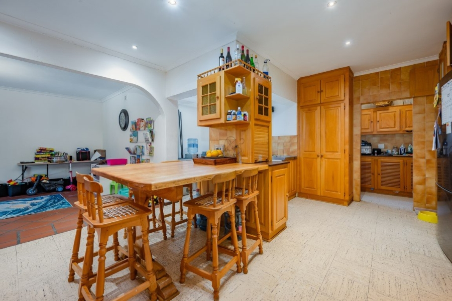 6 Bedroom Property for Sale in Golden Acre Western Cape